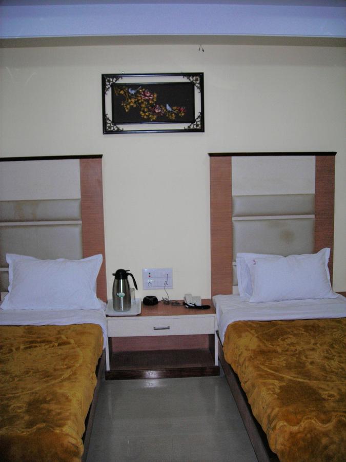 Hotel Dolphin Rāipur 외부 사진