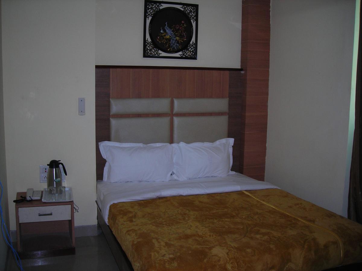 Hotel Dolphin Rāipur 외부 사진